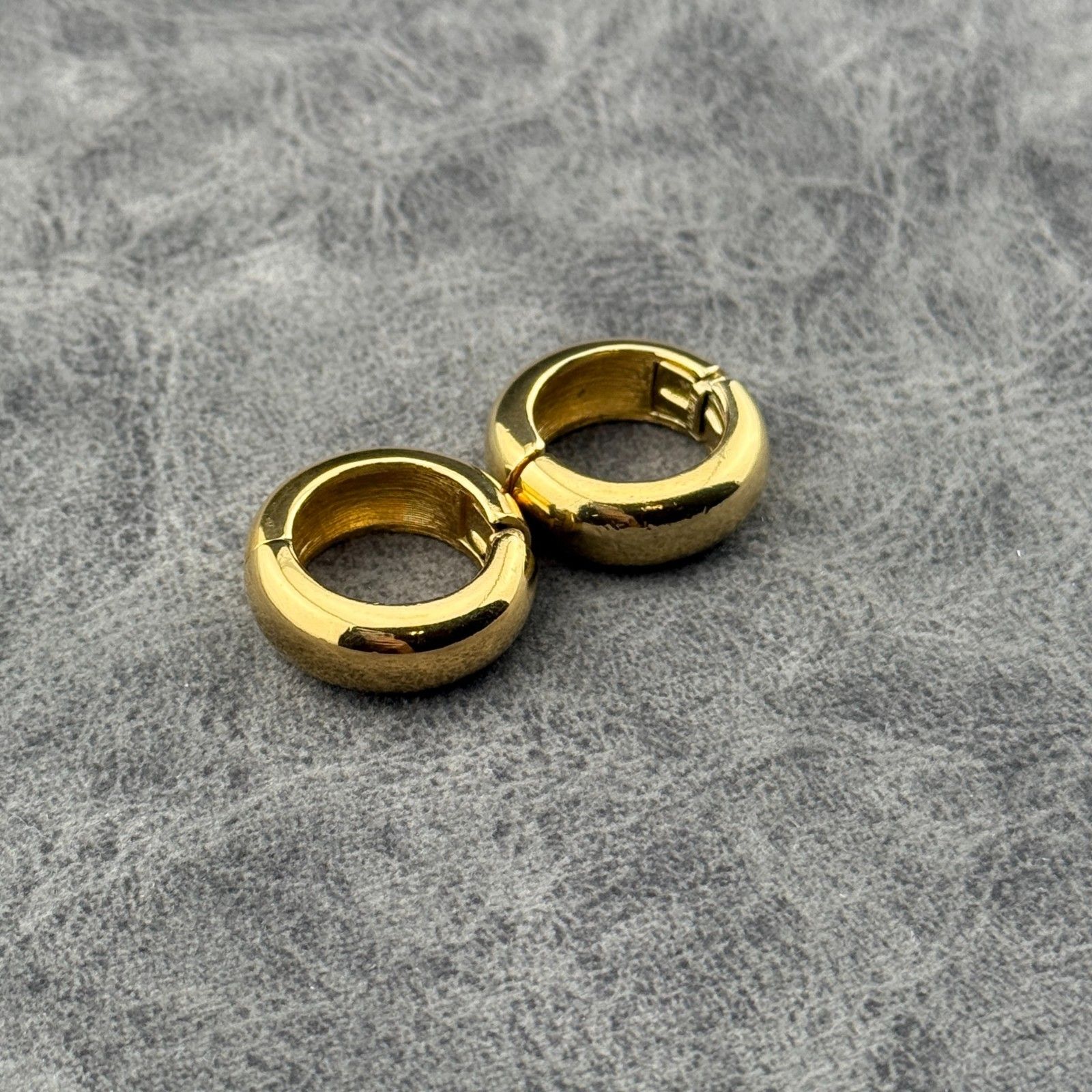 Designer Signed Vintage Trifari Gold-Tone No Show Clip On Huggie Hoop Earrings
